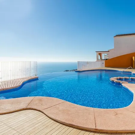 180-degrees Sea View With Pool Апартаменты *