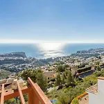 180-degrees Sea View With Pool דירה