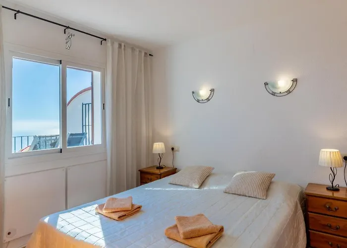 180-degrees Sea View With Pool Apartament
